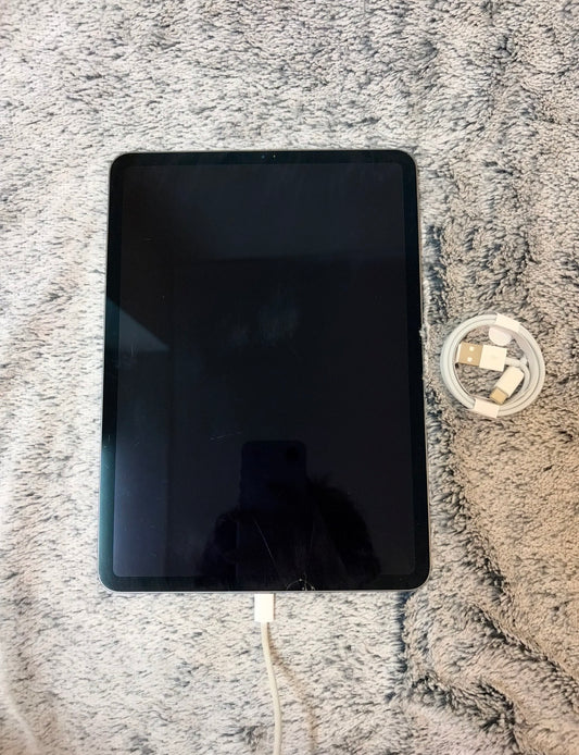 Apple iPad Pro 11 inch 2nd Gen 128gb WiFi - No Power/Damaged Screen.
