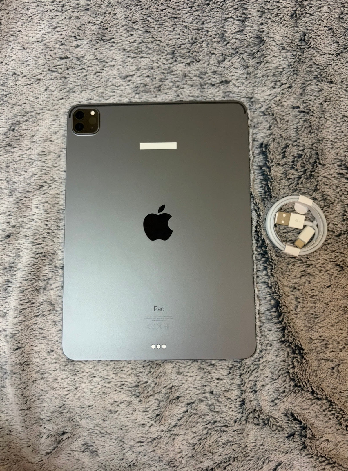 Apple iPad Pro 11 inch 2nd Gen 128gb WiFi - No Power/Damaged Screen.