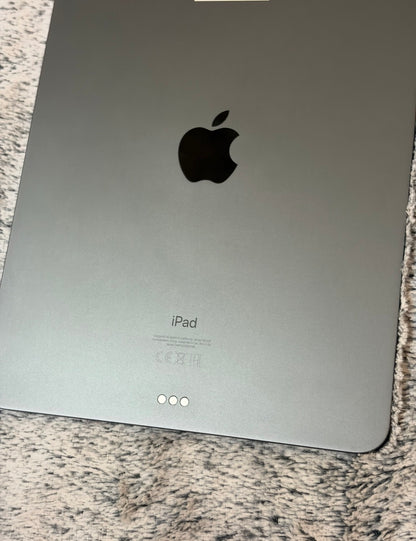 Apple iPad Pro 11 inch 2nd Gen 128gb WiFi - No Power/Damaged Screen.