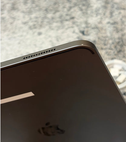Apple iPad Pro 11 inch 2nd Gen 128gb WiFi - No Power/Damaged Screen.