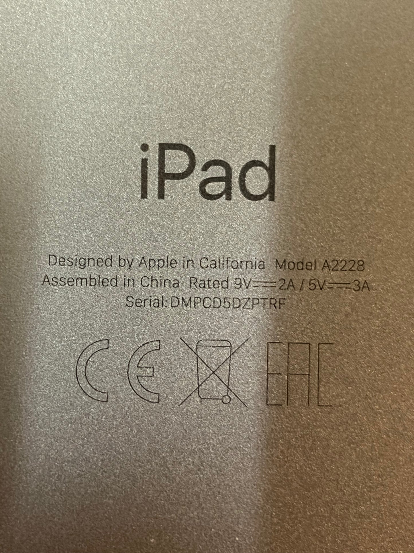 Apple iPad Pro 11 inch 2nd Gen 128gb WiFi - No Power/Damaged Screen.