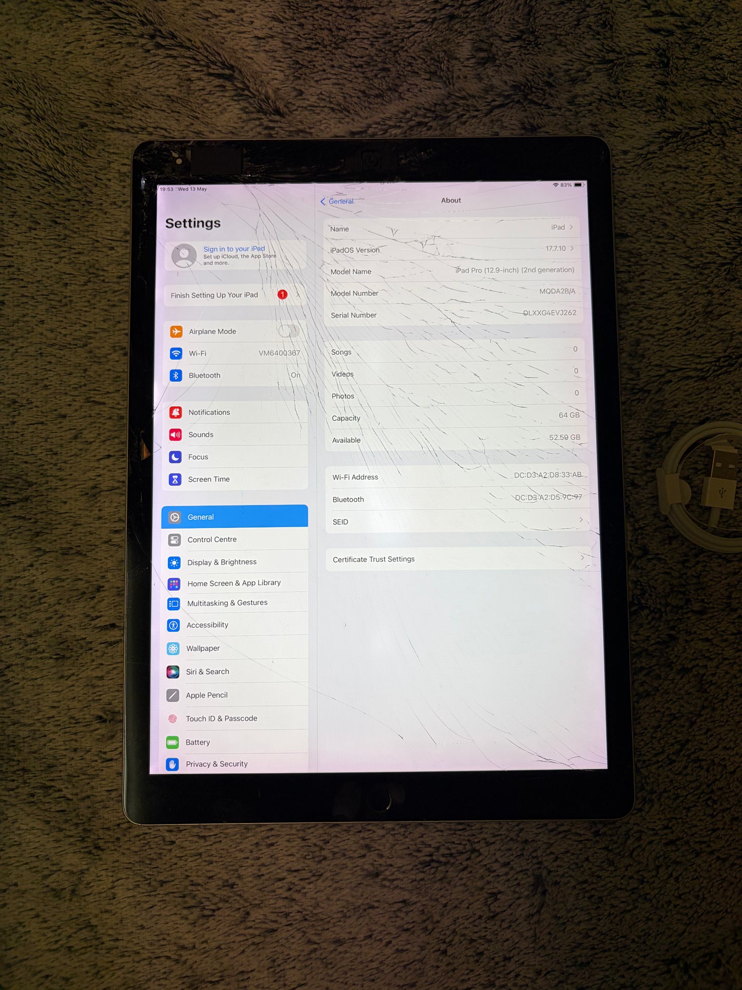 Apple iPad Pro 12.9 inch 2nd Gen 64gb WiFi - Cracked Screen - Fully Working.