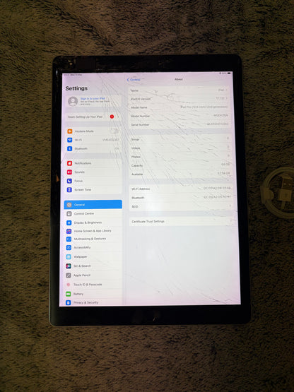 Apple iPad Pro 12.9 inch 2nd Gen 64gb WiFi - Cracked Screen - Fully Working.