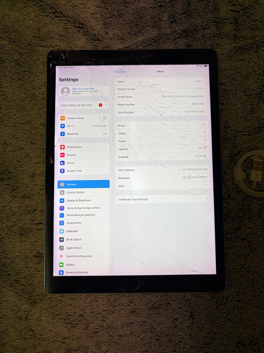 Apple iPad Pro 12.9 inch 2nd Gen 64gb WiFi - Cracked Screen - Fully Working.