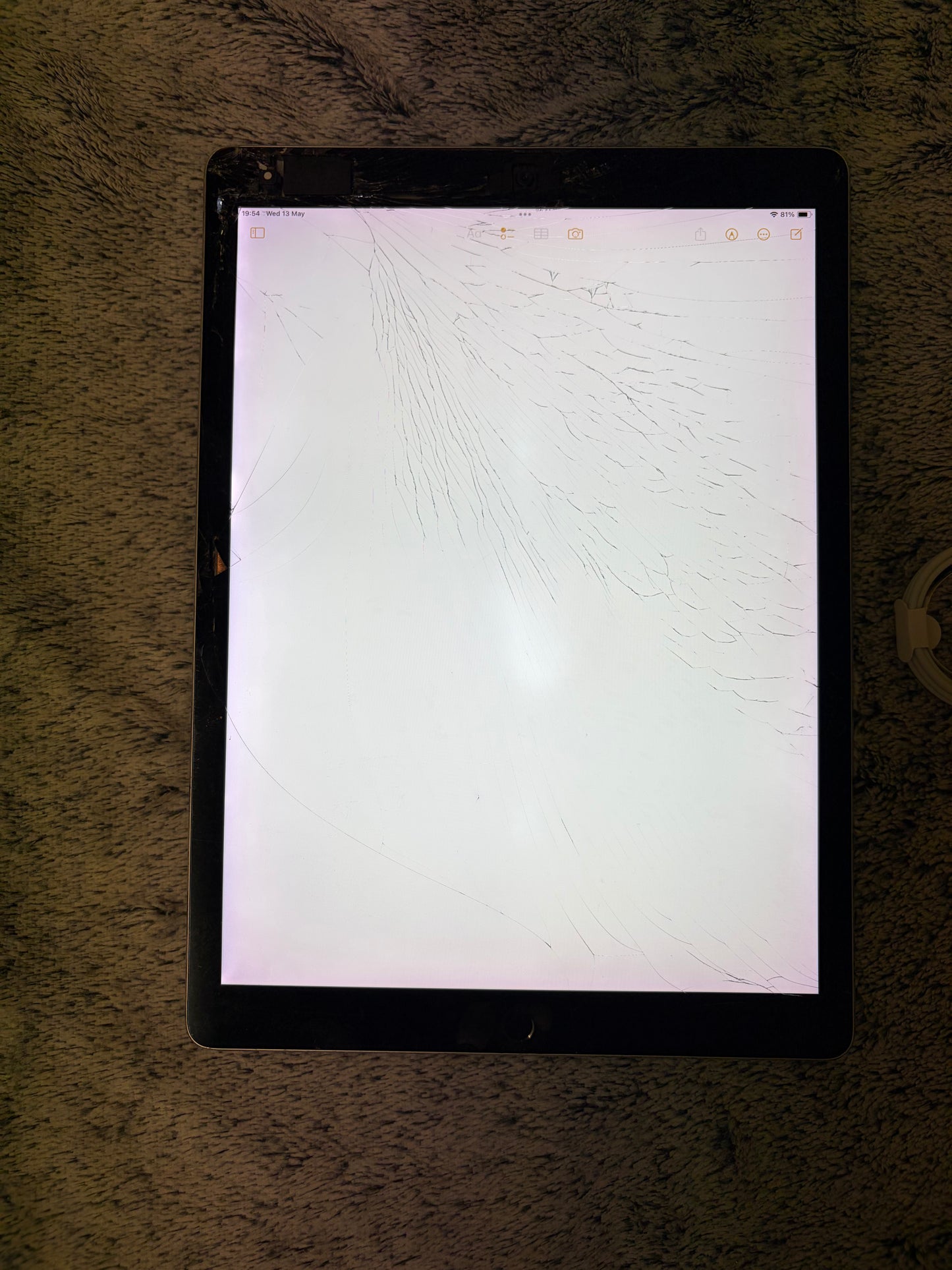 Apple iPad Pro 12.9 inch 2nd Gen 64gb WiFi - Cracked Screen - Fully Working.