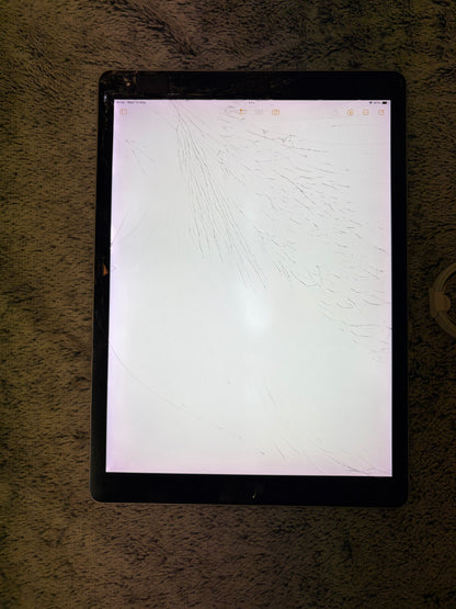 Apple iPad Pro 12.9 inch 2nd Gen 64gb WiFi - Cracked Screen - Fully Working.