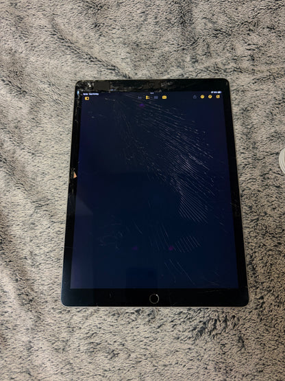 Apple iPad Pro 12.9 inch 2nd Gen 64gb WiFi - Cracked Screen - Fully Working.