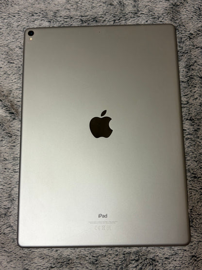 Apple iPad Pro 12.9 inch 2nd Gen 64gb WiFi - Cracked Screen - Fully Working.