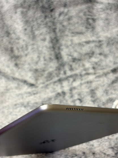 Apple iPad Pro 12.9 inch 2nd Gen 64gb WiFi - Cracked Screen - Fully Working.