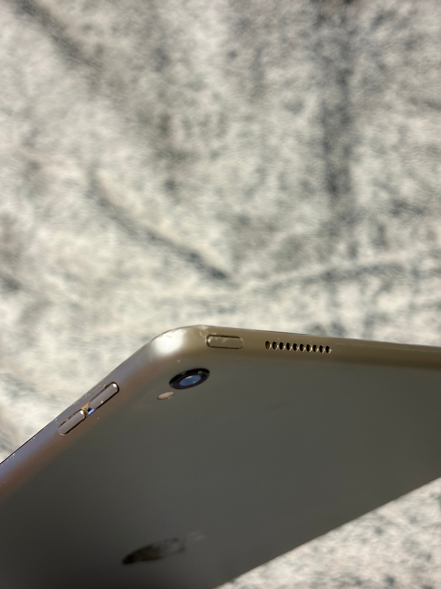 Apple iPad Pro 12.9 inch 2nd Gen 64gb WiFi - Cracked Screen - Fully Working.