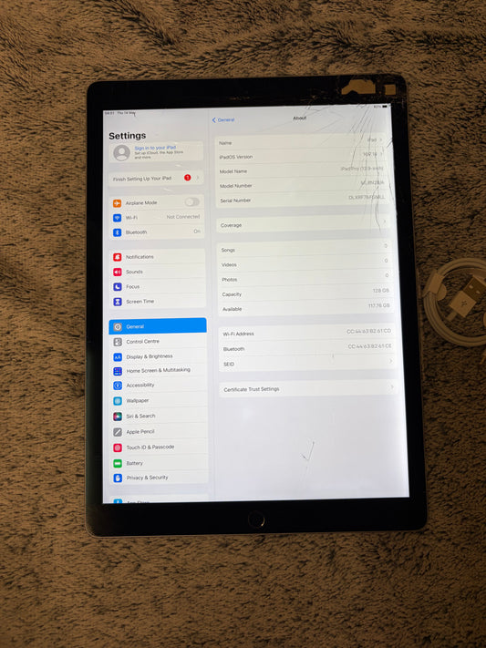 Apple iPad Pro 12.9 inch 1st Gen 128gb WiFi - Cracked Screen - Fully Working.