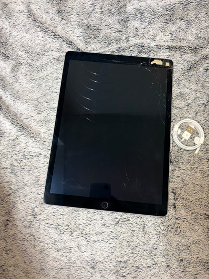 Apple iPad Pro 12.9 inch 1st Gen 128gb WiFi - Cracked Screen - Fully Working.