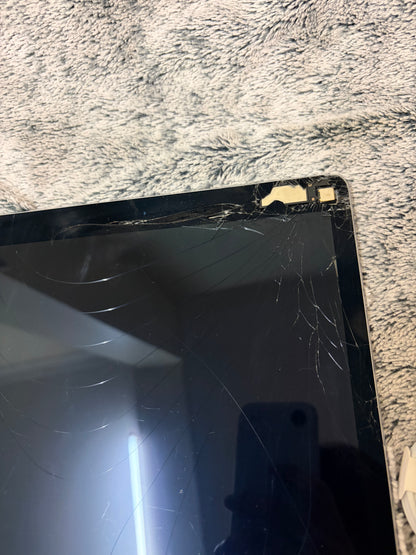 Apple iPad Pro 12.9 inch 1st Gen 128gb WiFi - Cracked Screen - Fully Working.