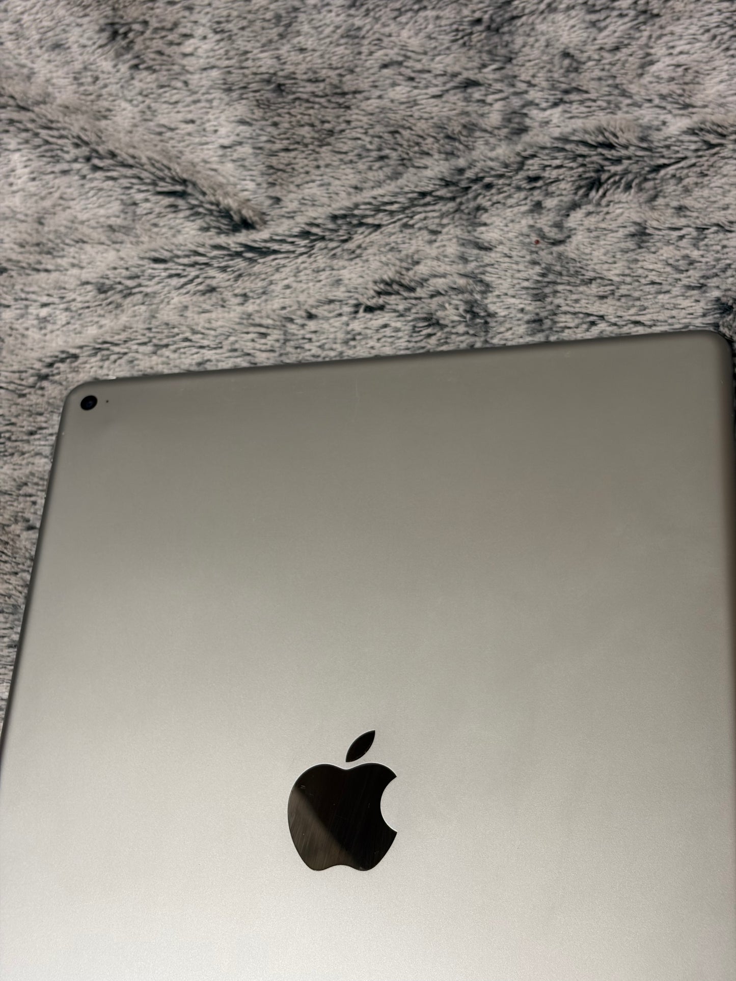 Apple iPad Pro 12.9 inch 1st Gen 128gb WiFi - Cracked Screen - Fully Working.