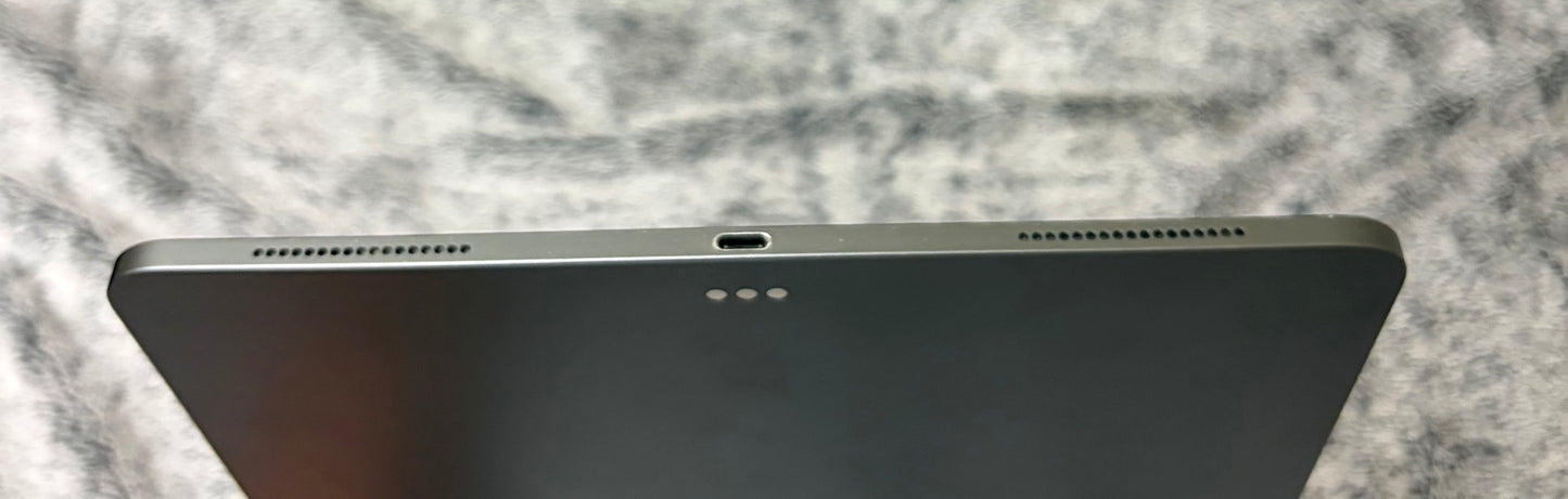 Apple iPad Pro 12.9 inch 4th Gen 128gb WiFi - Damaged Screen - Needs REPAIR.