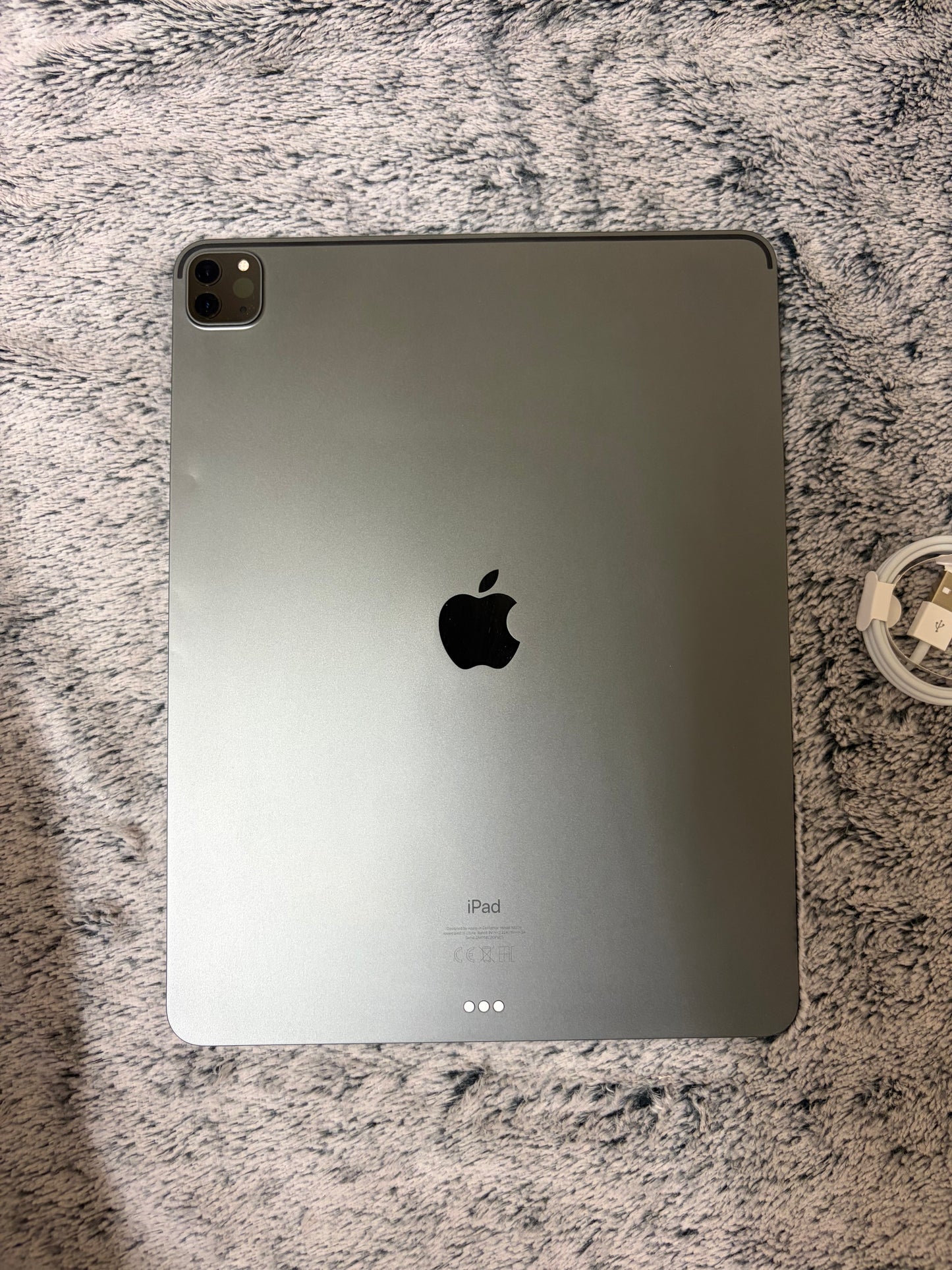 Apple iPad Pro 12.9 inch 4th Gen 128gb WiFi - Damaged Screen - Needs REPAIR.