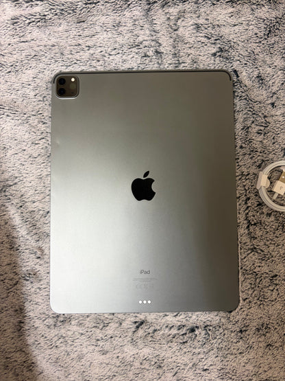 Apple iPad Pro 12.9 inch 4th Gen 128gb WiFi - Damaged Screen - Needs REPAIR.