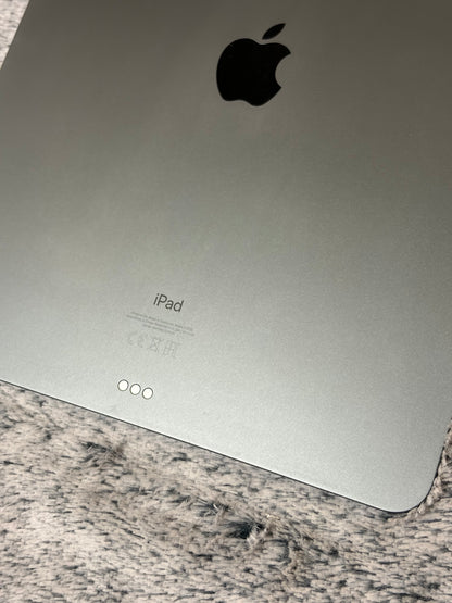 Apple iPad Pro 12.9 inch 4th Gen 128gb WiFi - Damaged Screen - Needs REPAIR.