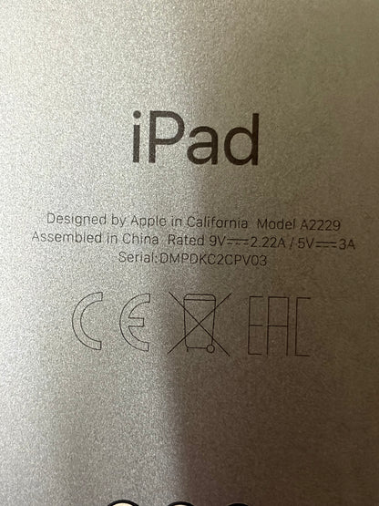 Apple iPad Pro 12.9 inch 4th Gen 128gb WiFi - Damaged Screen - Needs REPAIR.
