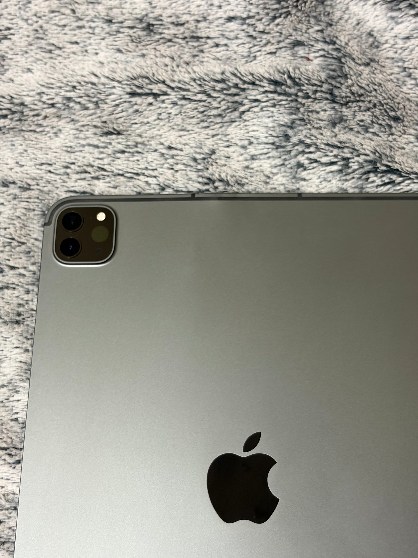 Apple iPad Pro 11 inch 3rd Gen (M1-2021) 128gb WiFi/Cellular - Cracked Glass - REPAIR!