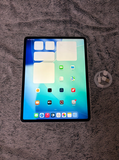 Apple iPad Pro 12.9 inch 3rd Gen 256gb WiFi/Cellular (Unlocked) - Minor Fault.