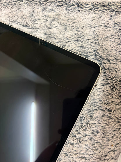 Apple iPad Pro 12.9 inch 3rd Gen 256gb WiFi/Cellular (Unlocked) - Minor Fault.