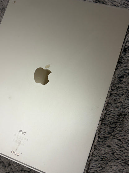Apple iPad Pro 12.9 inch 3rd Gen 256gb WiFi/Cellular (Unlocked) - Minor Fault.