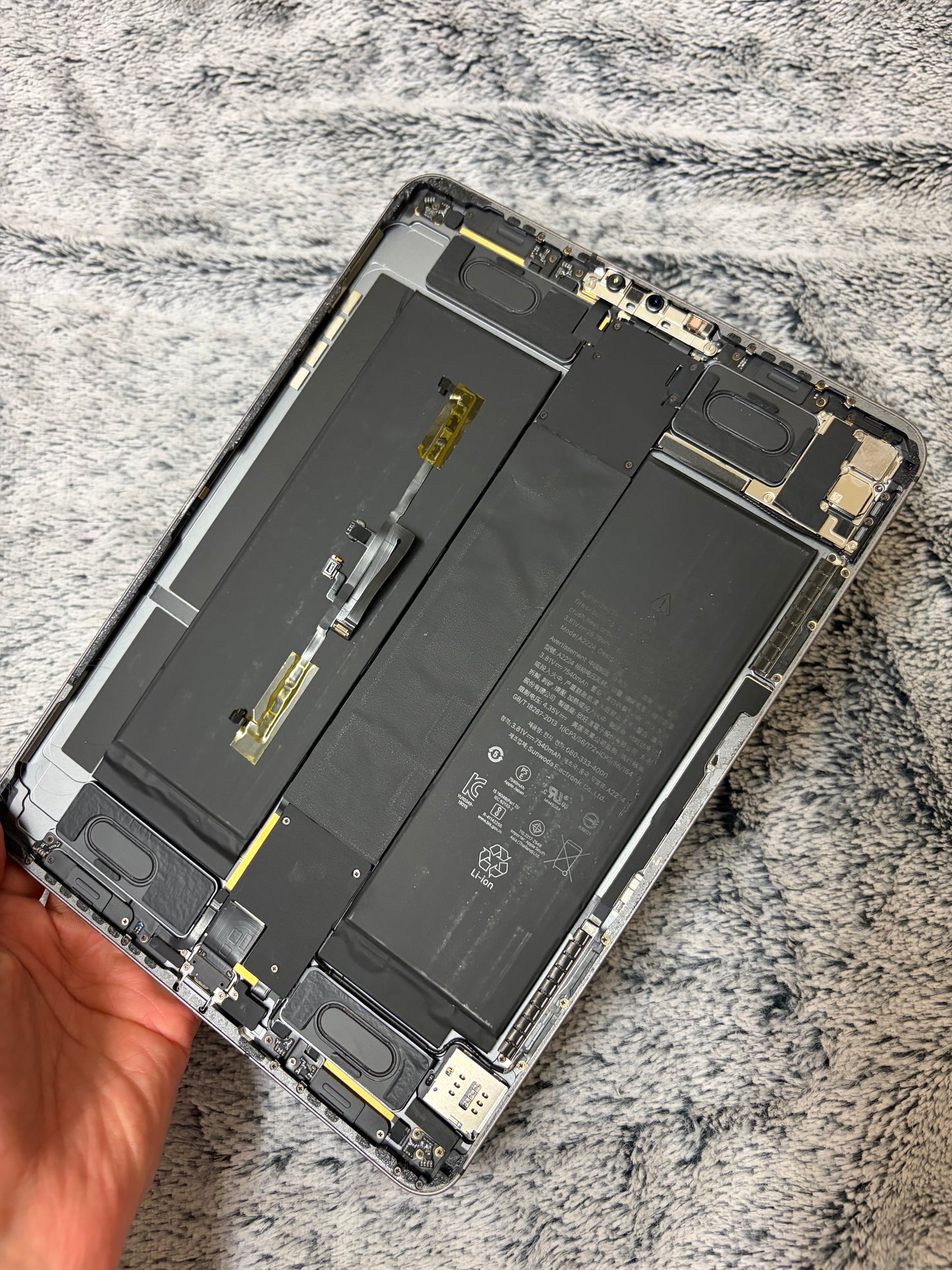 Apple iPad Pro 11 inch 2nd Gen (2020) 256gb Wifi/Cellular - Logic Board Fault - Repairs.