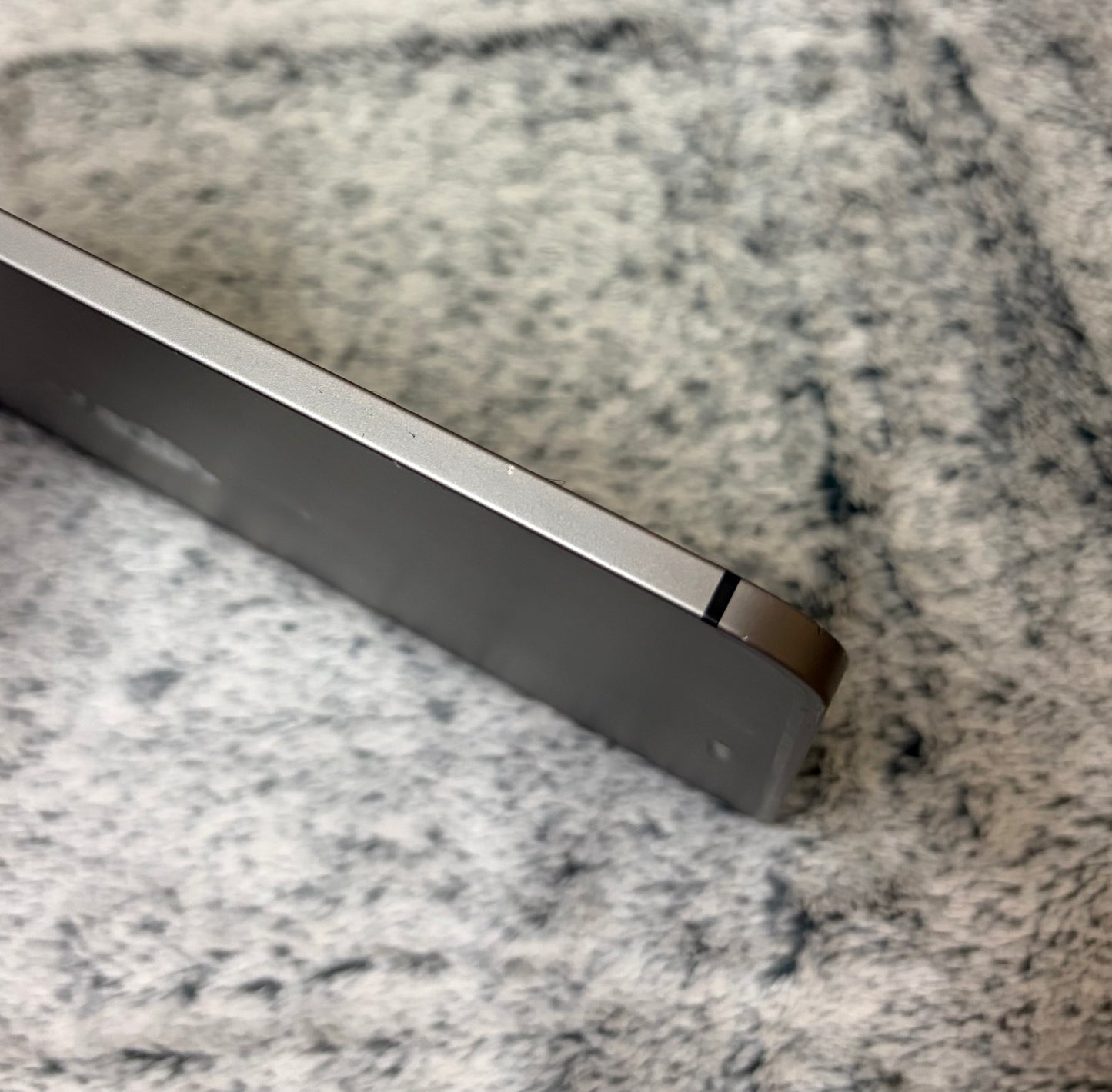 Apple iPad Pro 11 inch 2nd Gen (2020) 256gb Wifi/Cellular - Logic Board Fault - Repairs.