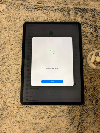 Apple iPad Pro 11 inch 3nd Gen (M1-2021) - 256gb WiFi/Cellular - Minor Fault.