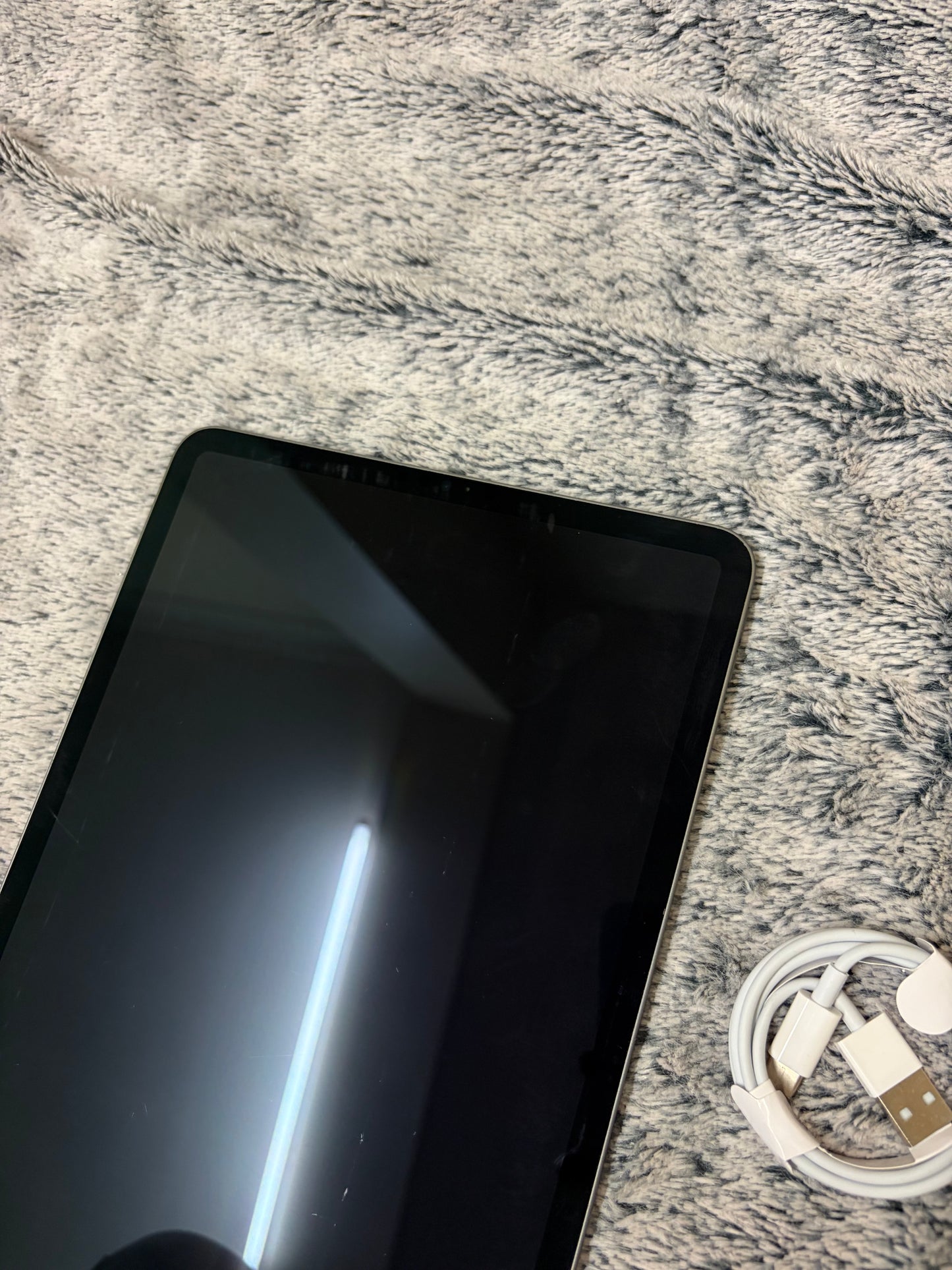 Apple iPad Pro 11 inch 3nd Gen (M1-2021) - 256gb WiFi/Cellular - Minor Fault.
