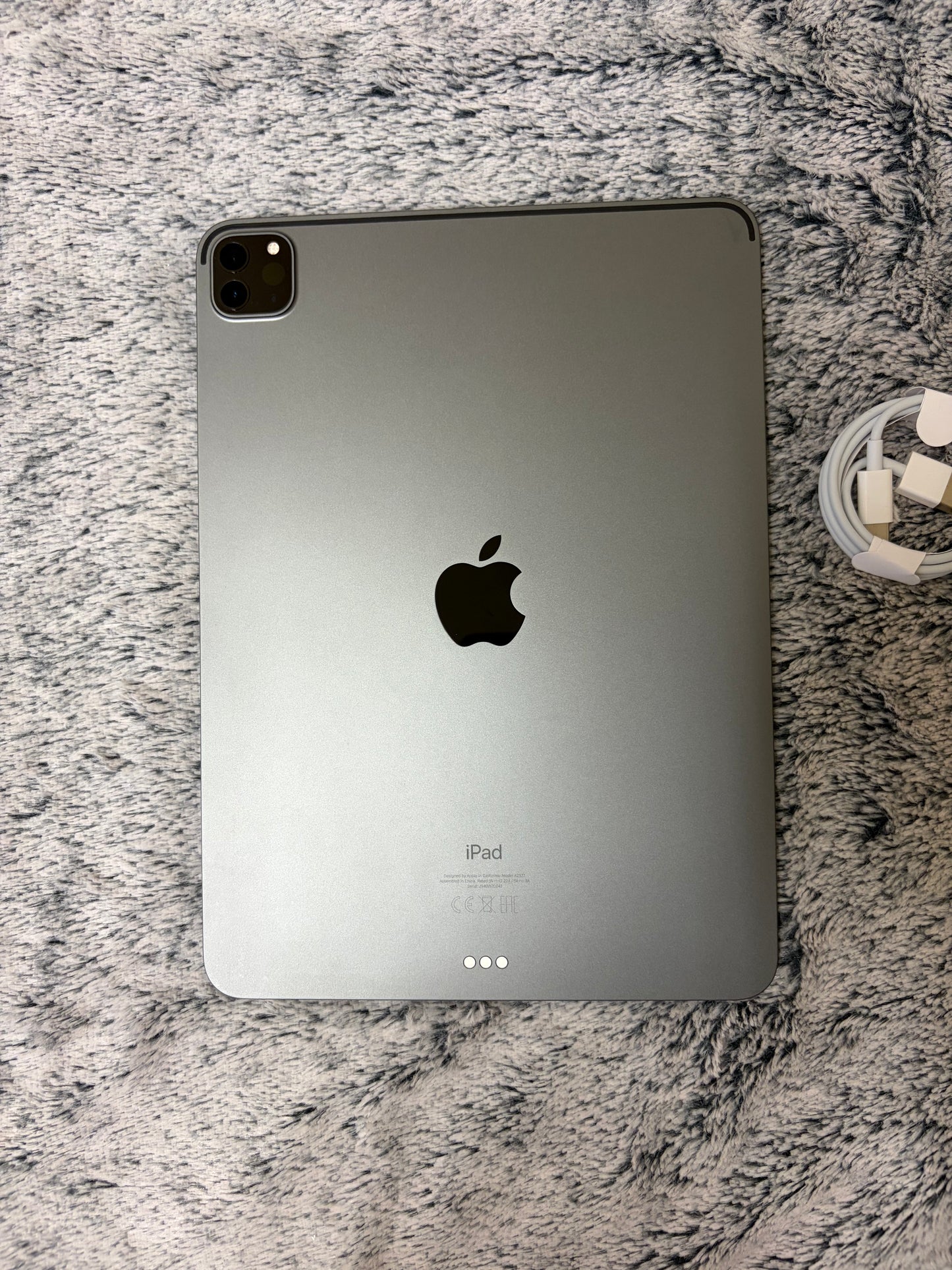 Apple iPad Pro 11 inch 3nd Gen (M1-2021) - 256gb WiFi/Cellular - Minor Fault.