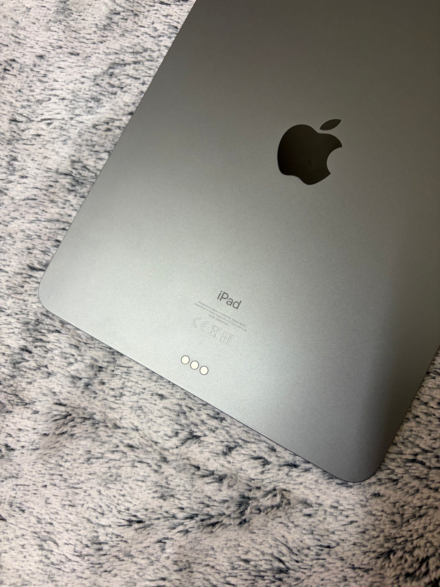 Apple iPad Pro 11 inch 3nd Gen (M1-2021) - 256gb WiFi/Cellular - Minor Fault.