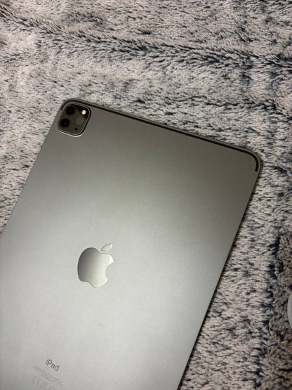 Apple iPad Pro 11 inch 3nd Gen (M1-2021) - 256gb WiFi/Cellular - Minor Fault.