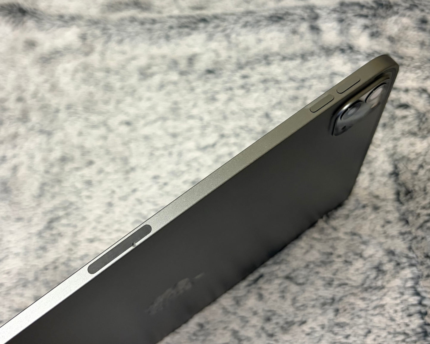 Apple iPad Pro 11 inch 3nd Gen (M1-2021) - 256gb WiFi/Cellular - Minor Fault.