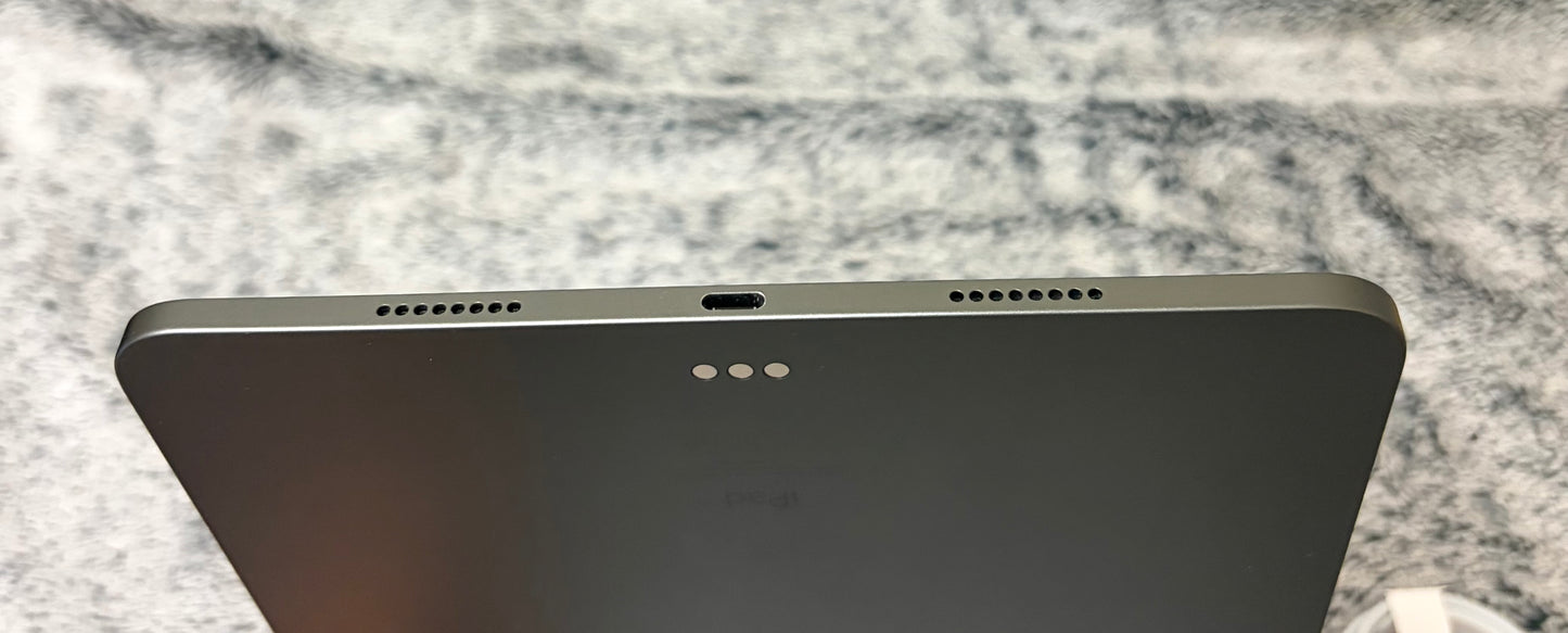 Apple iPad Pro 11 inch 3nd Gen (M1-2021) - 256gb WiFi/Cellular - Minor Fault.