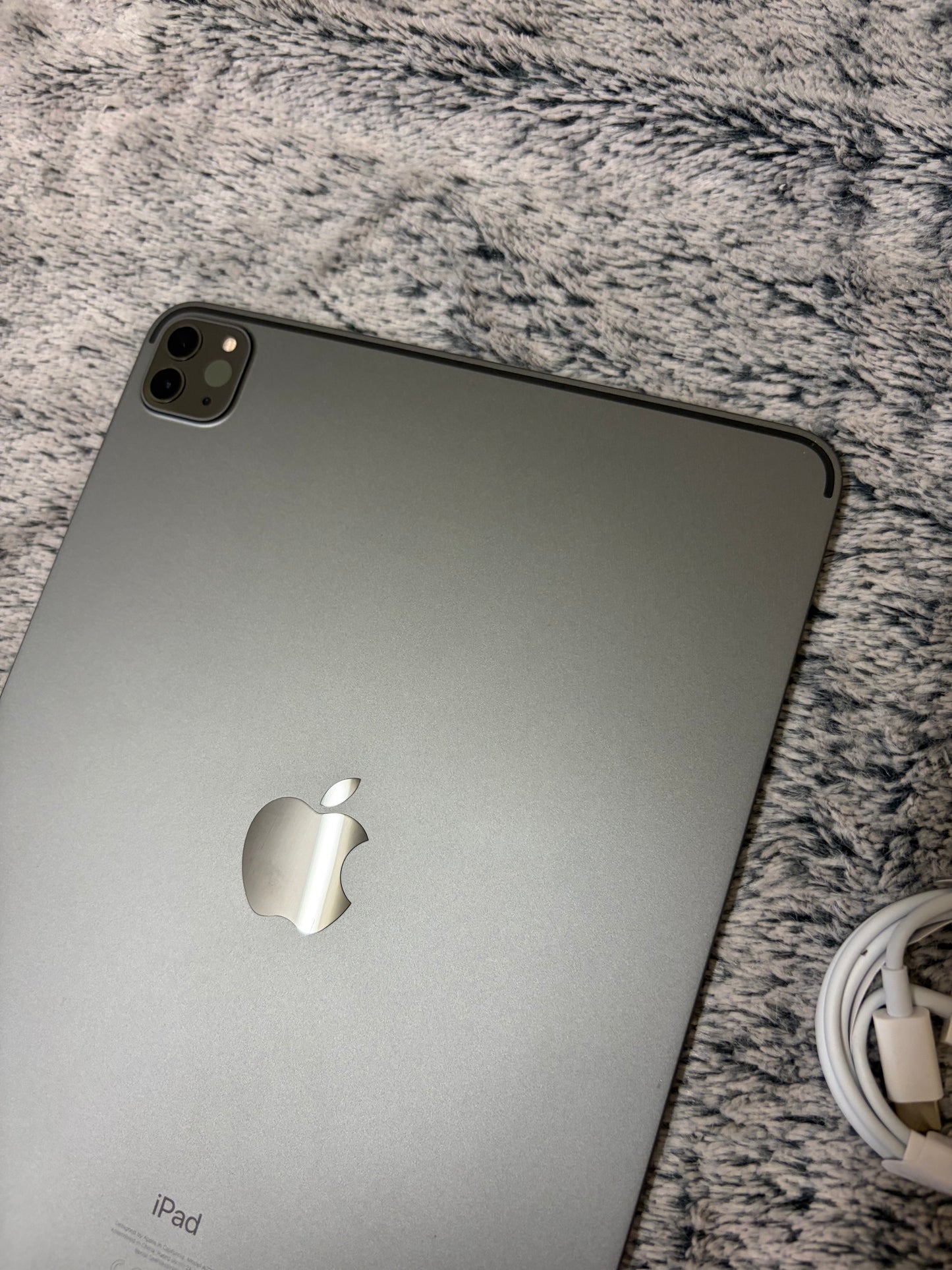 Apple iPad Pro 11 inch 2nd Gen (2020) - 128gb WiFi - Fully Working.