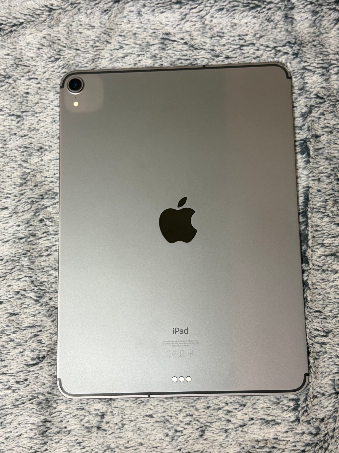 Apple iPad Pro 11 inch 1st Gen -  512gb WiFi/Cellular (Unlocked).