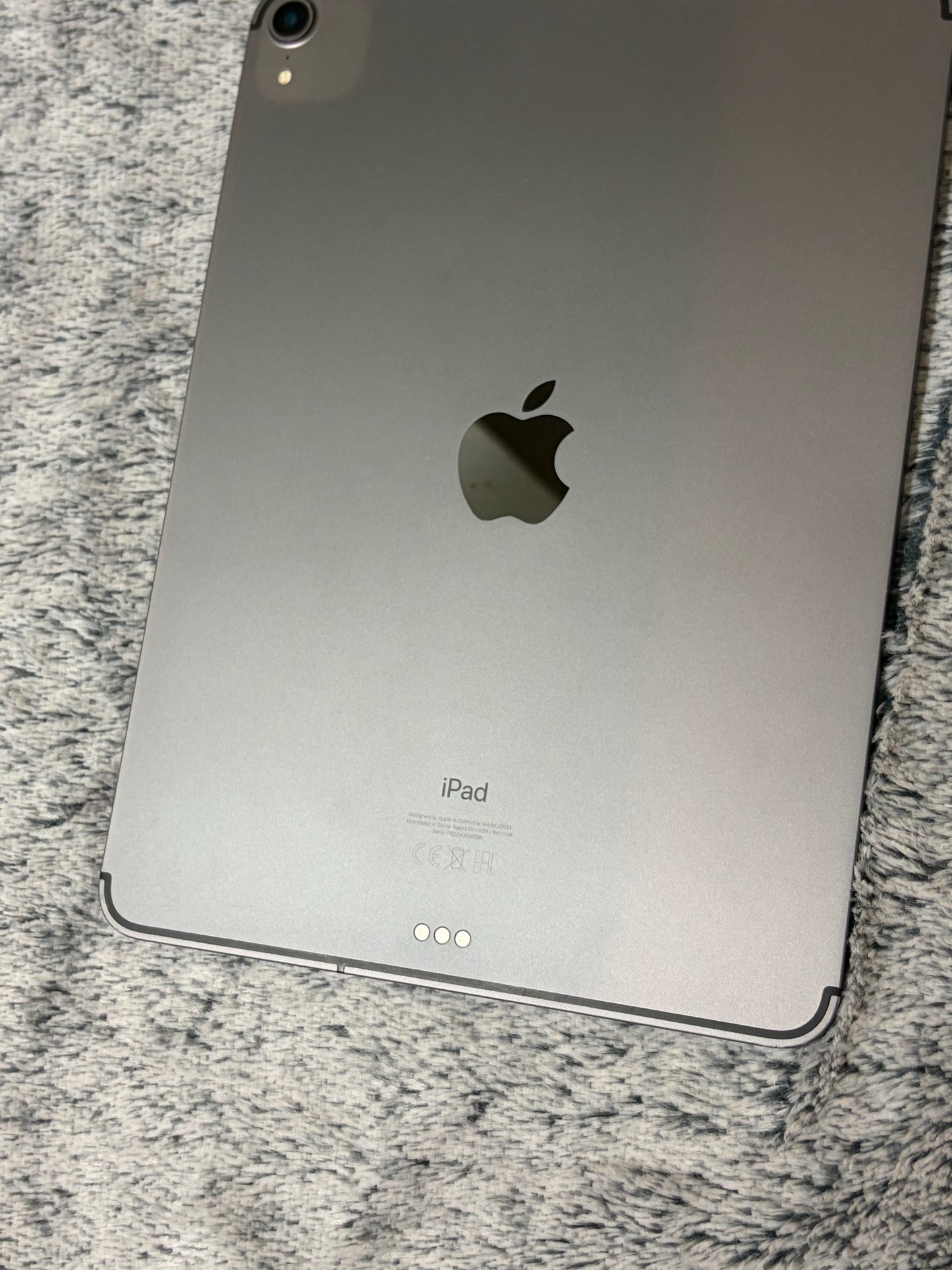 Apple iPad Pro 11 inch 1st Gen -  512gb WiFi/Cellular (Unlocked).