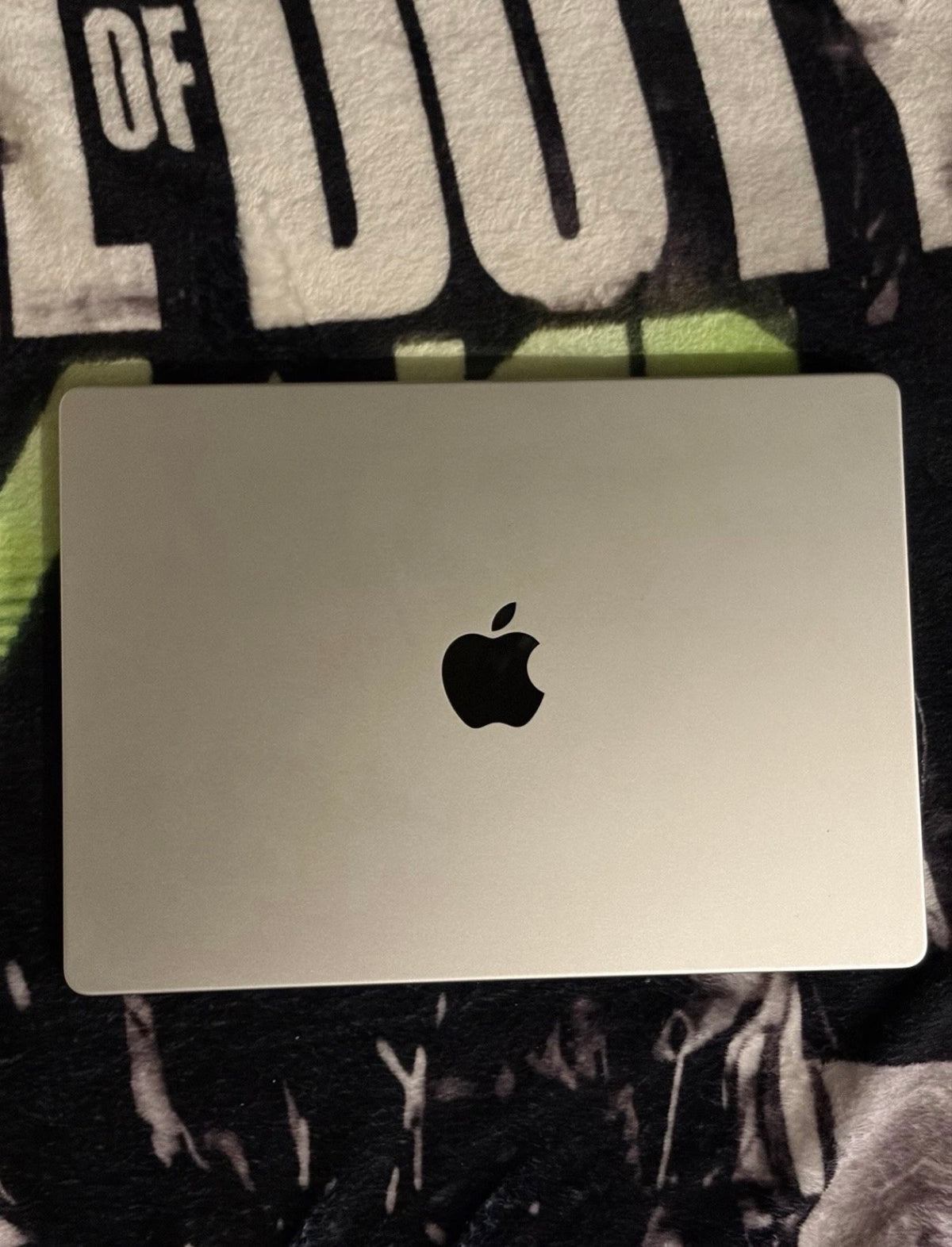 Apple Macbook Pro 14 inch 2023 - M2 MAX, 32gb RAM, 1TB SSD - MDM Bypassed.