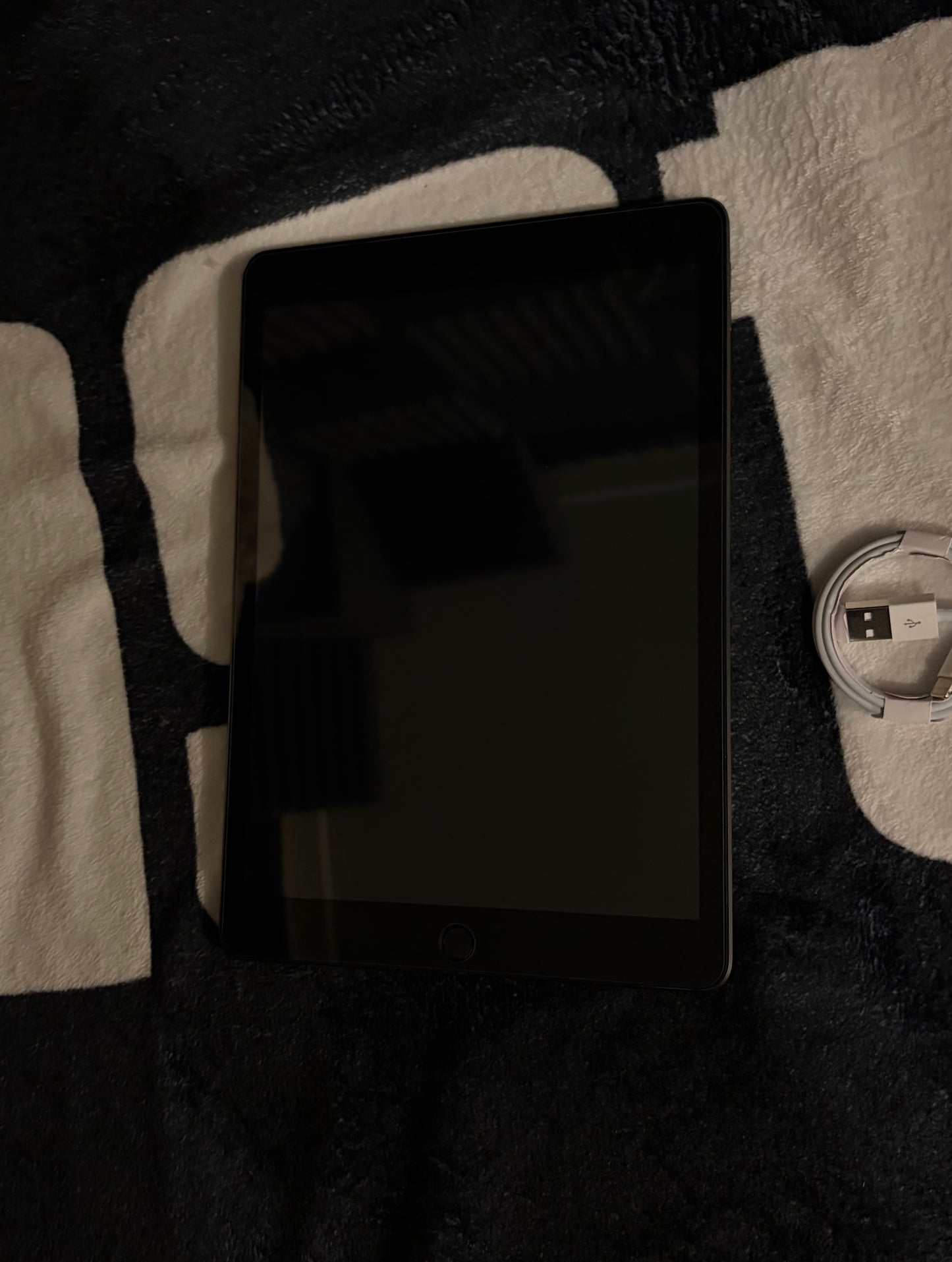 Apple iPad 9th Generation 64gb WiFi/Cellular (Unlocked) - MDM Bypassed.