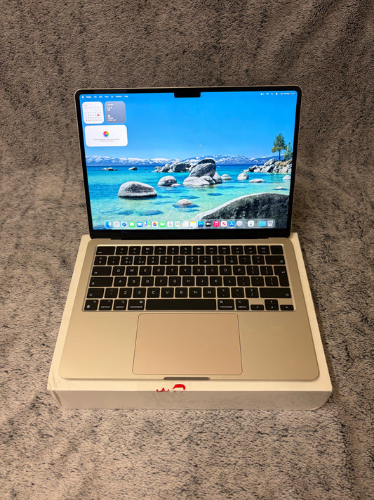 Apple Macbook Air 13 inch 2022 - M2, 8gb RAM, 256gb SSD - Fully Working/Boxed.