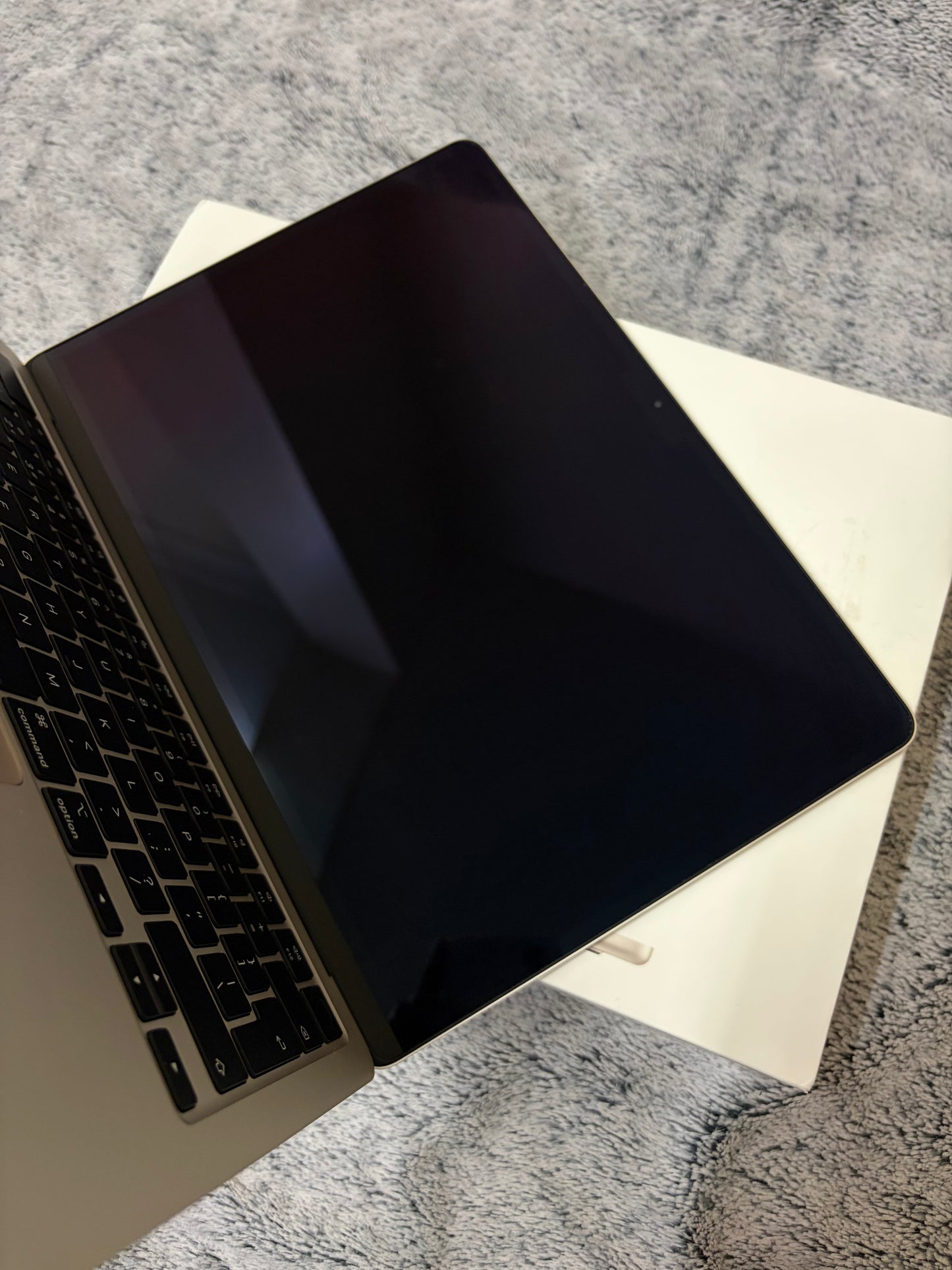 Apple Macbook Air 13 inch 2022 - M2, 8gb RAM, 256gb SSD - Fully Working/Boxed.