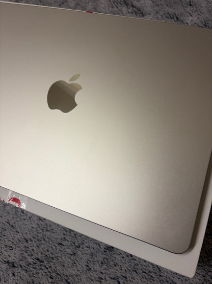 Apple Macbook Air 13 inch 2022 - M2, 8gb RAM, 256gb SSD - Fully Working/Boxed.