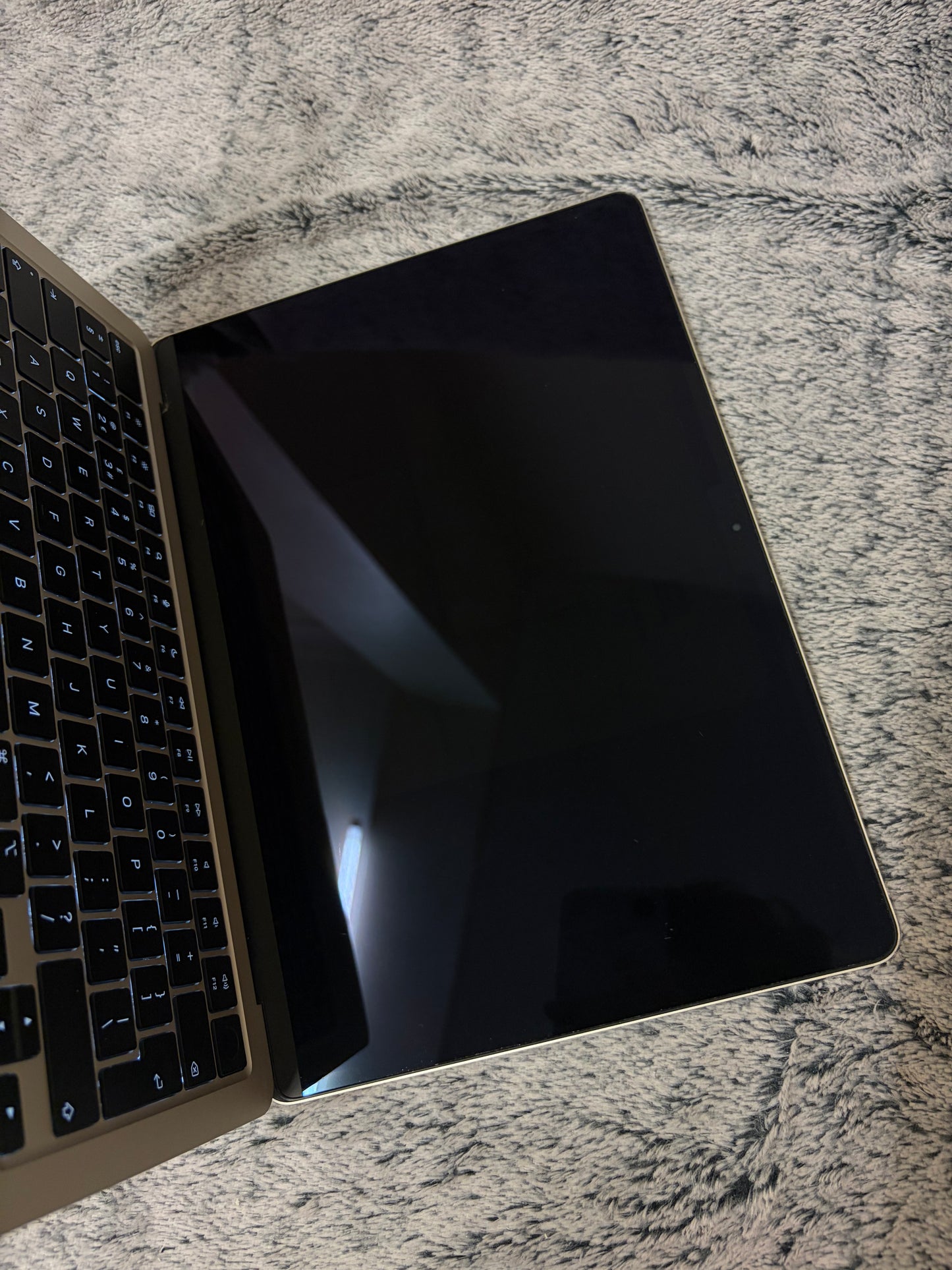 Apple Macbook Air 13 inch 2022 - M2, 16gb RAM, 512gb SSD - MDM Bypassed.