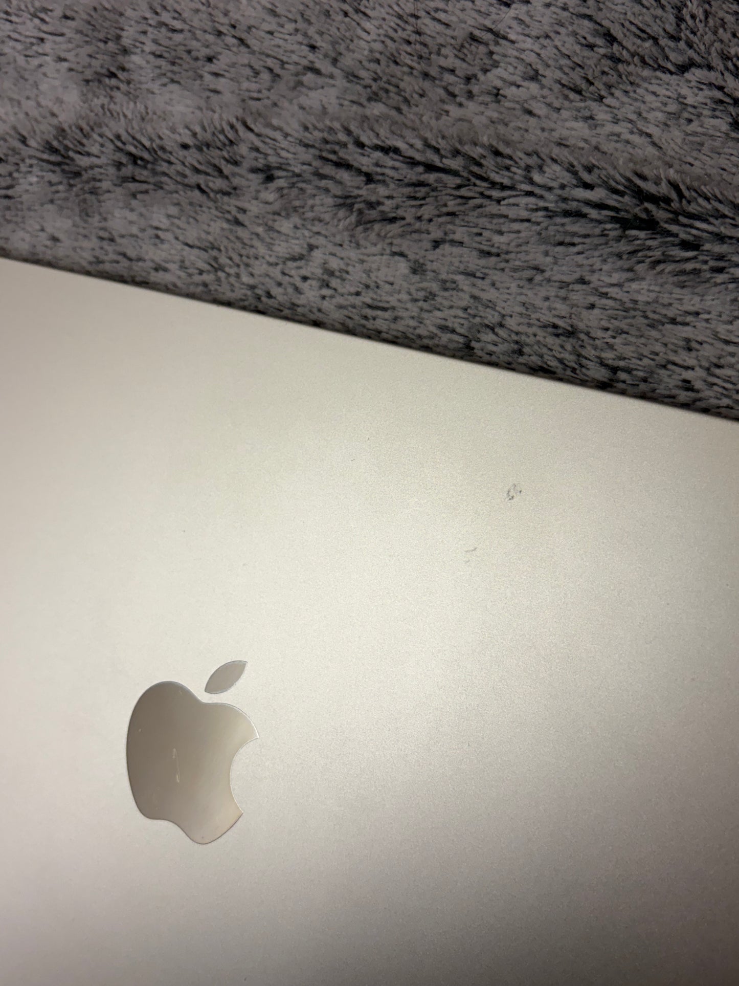 Apple Macbook Air 13 inch 2022 - M2, 16gb RAM, 512gb SSD - MDM Bypassed.