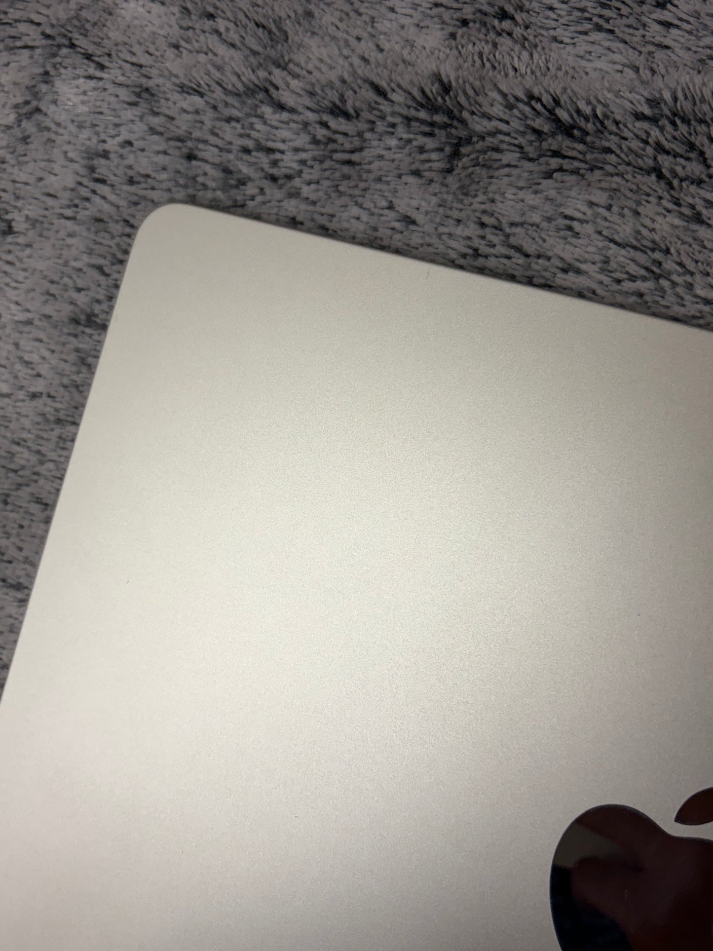 Apple Macbook Air 13 inch 2022 - M2, 16gb RAM, 512gb SSD - MDM Bypassed.