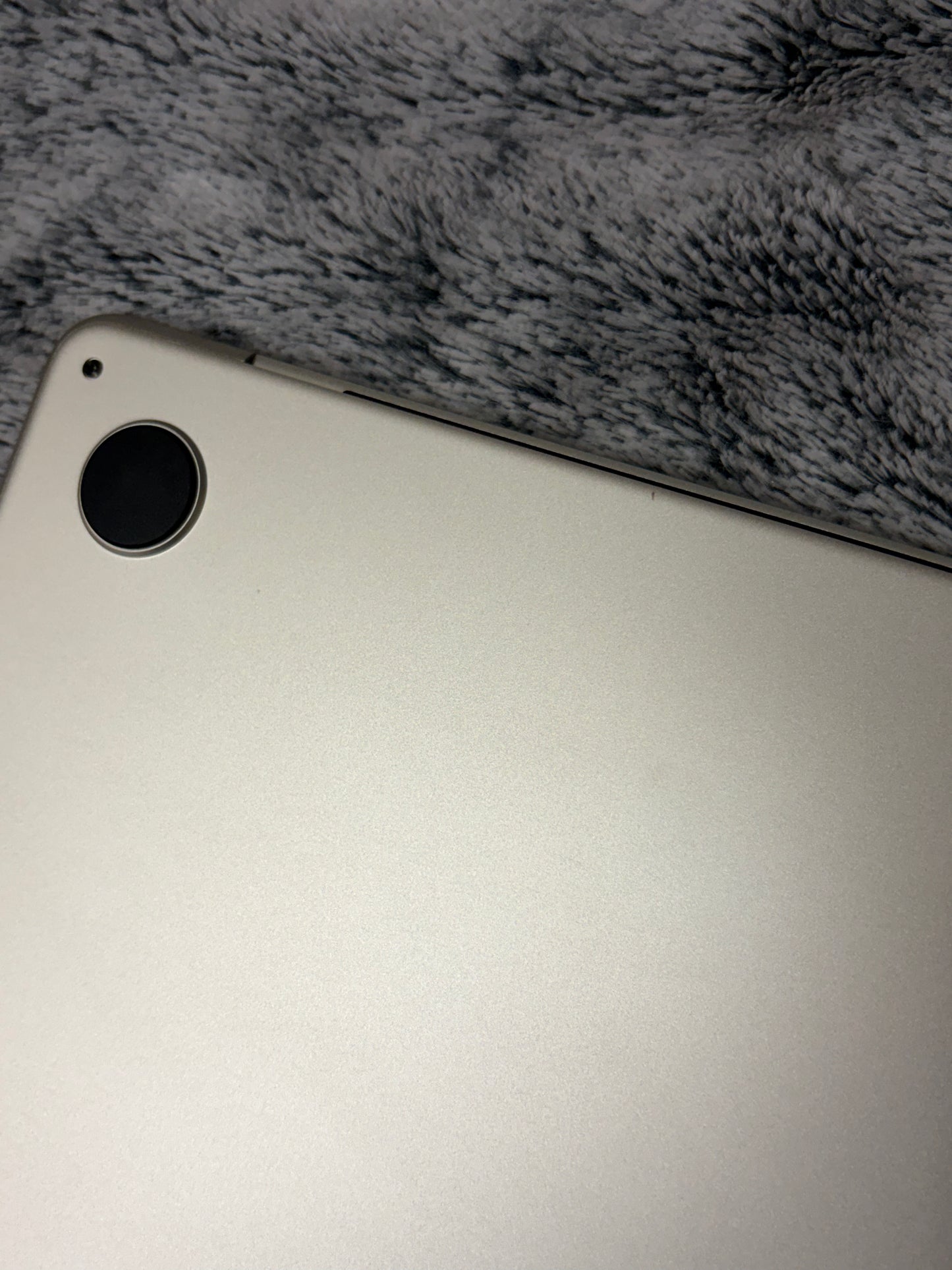 Apple Macbook Air 13 inch 2022 - M2, 16gb RAM, 512gb SSD - MDM Bypassed.