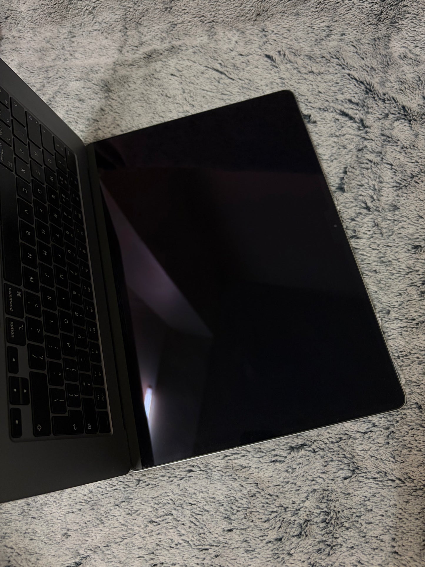 Apple Macbook Air 15 inch 2023 - M3, 16gb RAM, 512gb SSD - MDM Bypassed.