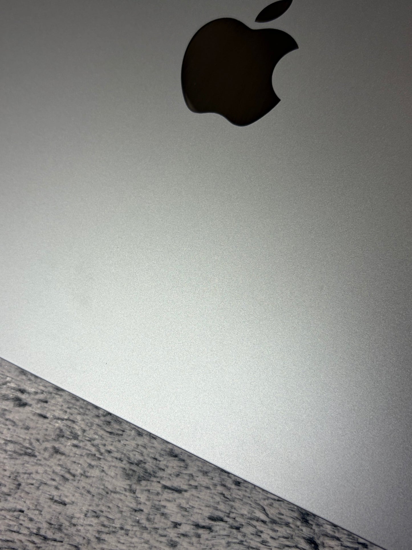 Apple Macbook Air 15 inch 2023 - M3, 16gb RAM, 512gb SSD - MDM Bypassed.